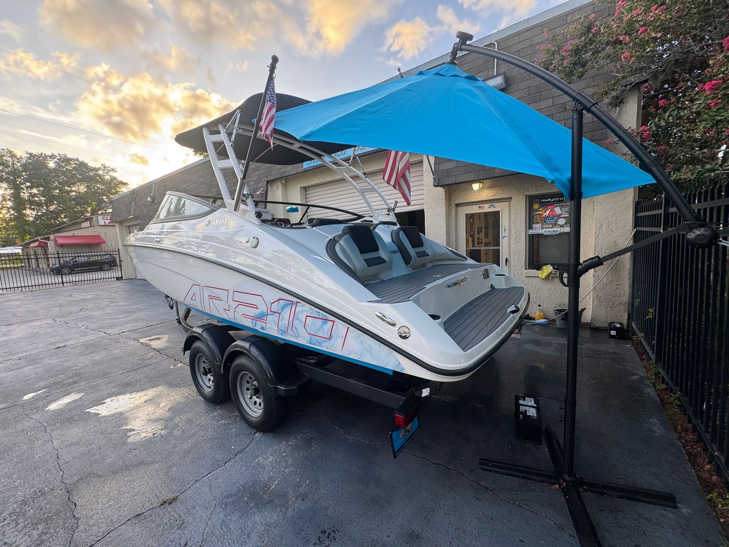 Like New 2021 Yamaha AR210 Jet Boat - Low 90 Hours, Loaded, Trailer Included! image 2